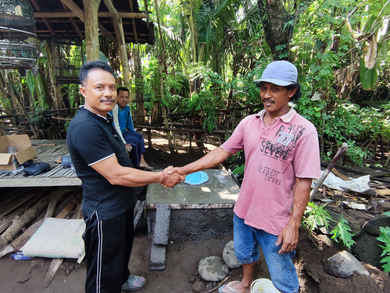 Gotong Royong Pembangunan Jamban di Banjar Tinggi