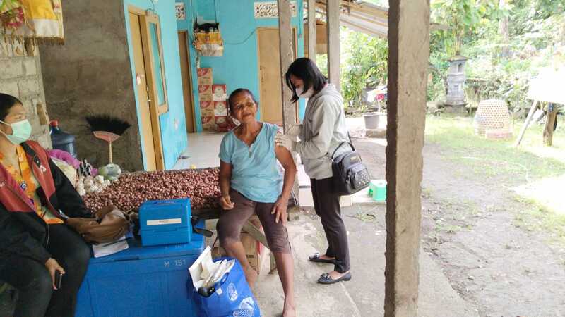 Giat Vaksin Booster Ke-2 Kepada Warga Lansia di Banjar Pangkung Medahan