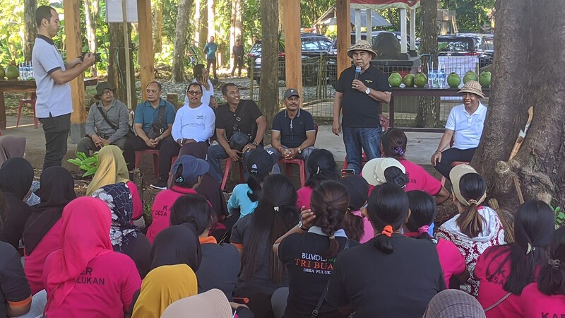 Penanaman Pohon Durian oleh Bupati Jembrana Dalam Rangka Bulan Bung Karno V