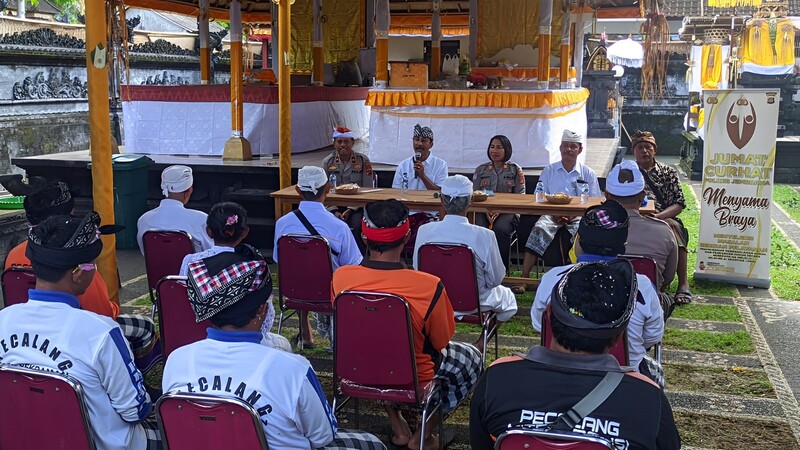 Jumat Curhat Bersama Kapolres Jembrana, Perbekel, Bendesa Adat, dan Tokoh Agama Desa Pulukan
