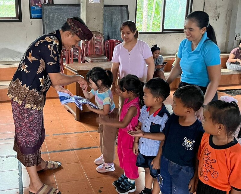 Pembagian Seragam untuk KB Pelita Kasih dan TK Kumara Winangun