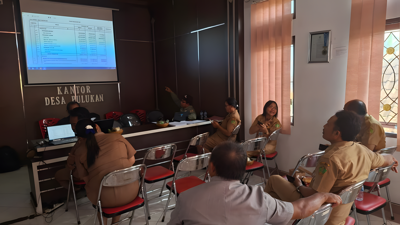 Tim Kecamatan Lakukan Evaluasi Perubahan Kedua APBDes Pulukan Tahun 2025