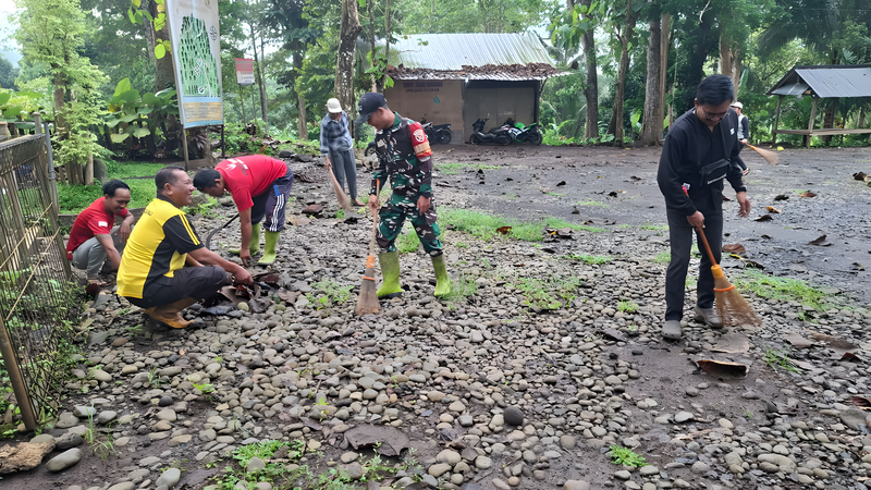Kegiatan Jumat Bersih Rutin di Agro Wisata Desa Pulukan